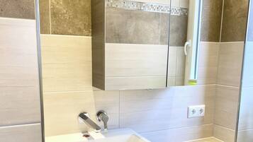 Dusche, Haartrockner, Seife