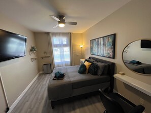 5 bedrooms, iron/ironing board, WiFi, bed sheets - Beautiful 5 bedroom house with an amazing pool & spa . Great for relaxing.  (Las Vegas)