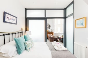 Apartamento grand, 2 quartos, vista para o pátio | Roupas de cama premium