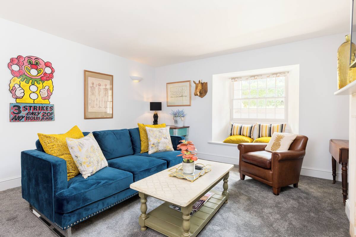 Family Apartment, 3 Bedrooms, Courtyard View | Living area | 42-inch flat-screen TV with digital channels, streaming services