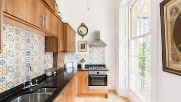 Grand Apartment, 2 Bedrooms, Park View | Private kitchen