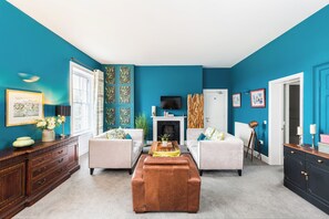 Executive Apartment, 2 Bedrooms, Park View | Living area | 42-inch flat-screen TV with digital channels