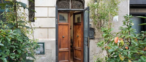 Appartement, 1 slaapkamer, toegankelijk voor mindervaliden, uitzicht op de stad | Ingang accommodatie