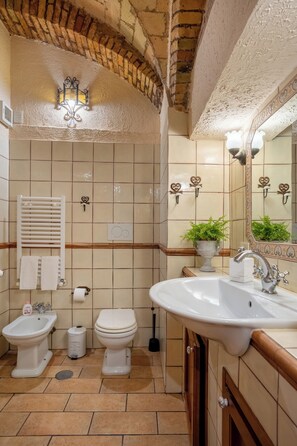 Apartment, 1 Bedroom, Accessible, City View | Bathroom - Domus Gelsomino, St Peter's Square, Vatican, Central Rome (Rome)