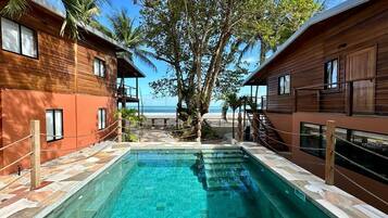 Kolam renang outdoor