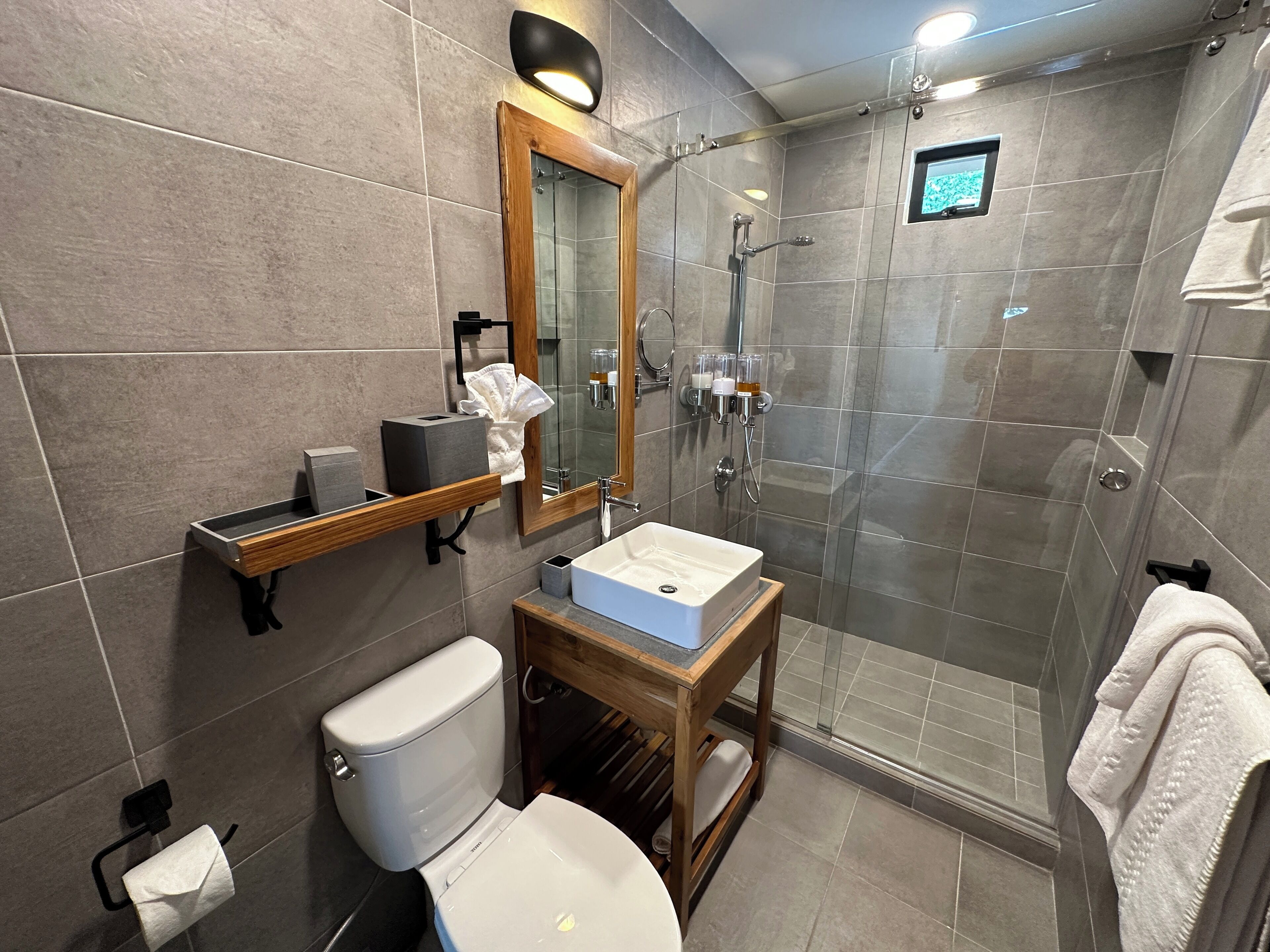 Amenidades de baño gratuitas y secadora de cabello 