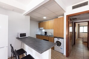 Fridge, microwave, coffee/tea maker, cookware/dishes/utensils