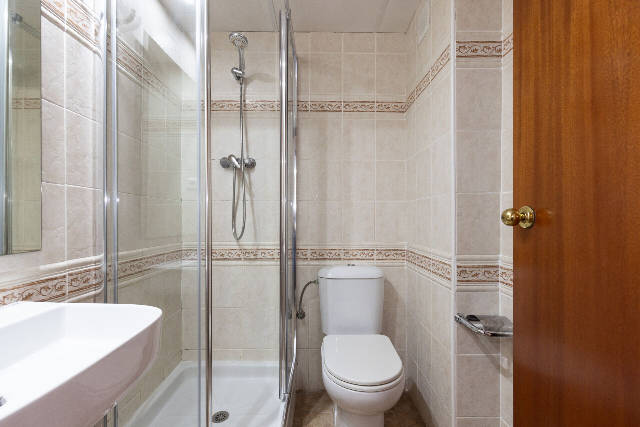 Een douche, gratis toiletartikelen, een haardroger, handdoeken