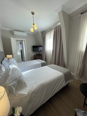 Deluxe Double Room, Garden View | In-room safe, blackout drapes, iron/ironing board, free WiFi - Casa Villa Julia (Tigre)