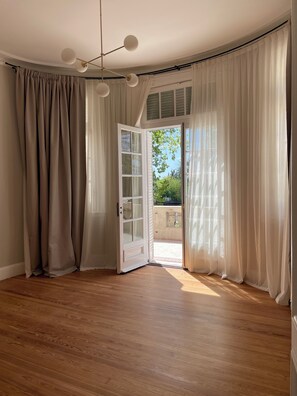 Deluxe Double or Twin Room, River View | In-room safe, blackout drapes, iron/ironing board, free WiFi - Casa Villa Julia (Tigre)