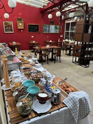 In-room dining - Hotel Viki (Vienna)