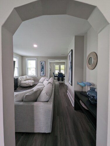 4-Bedroom Home /Port Clinton. Close to restaurants/shopping, Jet Express, beach.