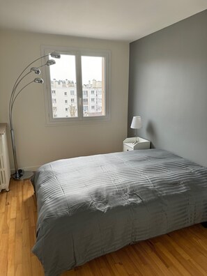 2 slaapkamers, een strijkplank/strijkijzer, wifi, beddengoed