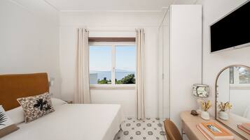 Minibar, in-room safe, individually decorated, individually furnished