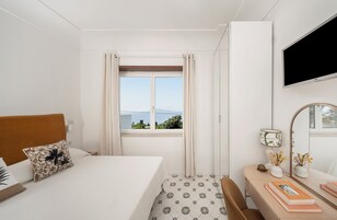 Habitación Deluxe doble | Minibar, caja fuerte, decoración individual y mobiliario individual