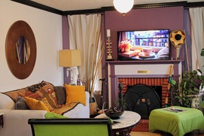 Smart TV, libros, impresora