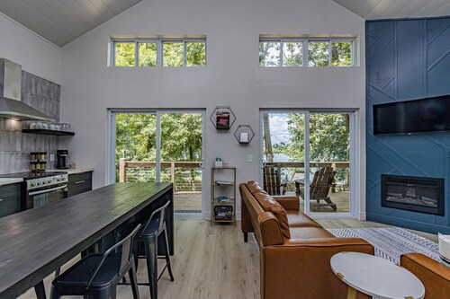 Luxury modern with breathtaking sunset views!