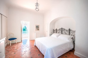 7 chambres, fer et planche à repasser, accès au Wi-Fi (inclus)
