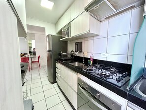 Fridge, oven, stovetop, toaster - Apartamento Beira Mar de Pajuçara / Maceió - AL (Pajuçara Maceió)