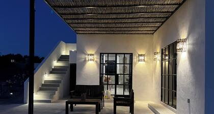 Gorgeous 1 bed casita, King bed, wifi, A/C and ocean views!  Short & Long Term