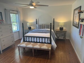 4 bedrooms, iron/ironing board, WiFi, bed sheets - Calling All Derby Folks! (Louisville)