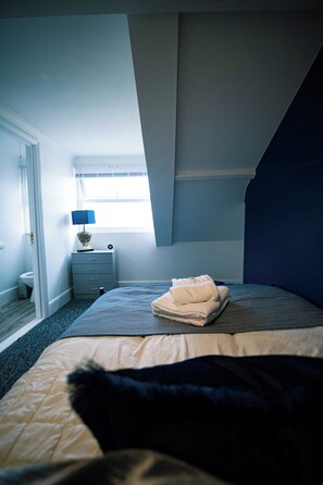 1 bedroom, iron/ironing board, WiFi, bed sheets - Cozy Suite Apt By Eason Stays Short Lets Lowestoft (Suffolk)