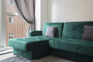 TV - 2BR Apt By Eason Stays Short Lets Sheffield (Sheffield)