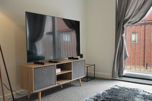 TV - 2BR Apt By Eason Stays Short Lets Sheffield (Sheffield)