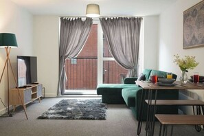 TV - 2BR Apt By Eason Stays Short Lets Sheffield (Sheffield)