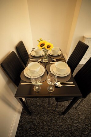 Dining - Comfort Apt By Eason Stays Short Lets Lowestoft (Suffolk)