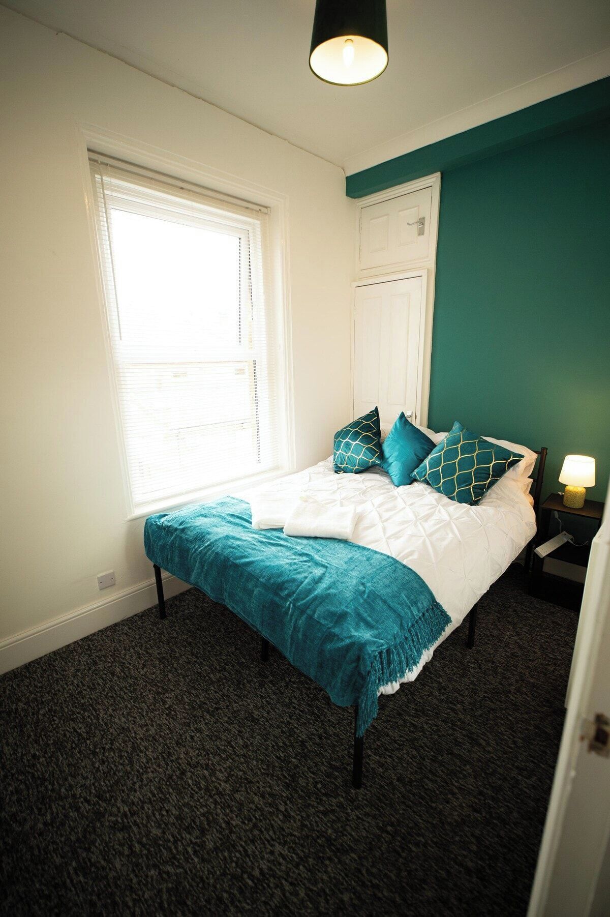 1 habitación, tabla de planchar con plancha, wifi y ropa de cama 