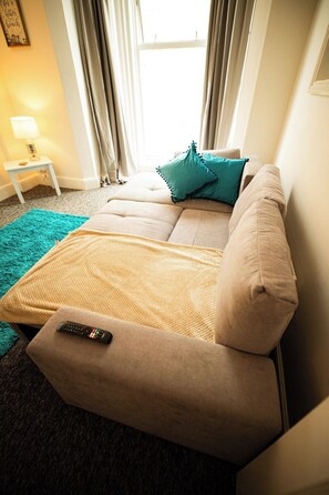 Living area - Comfort Apt By Eason Stays Short Lets Lowestoft (Suffolk)