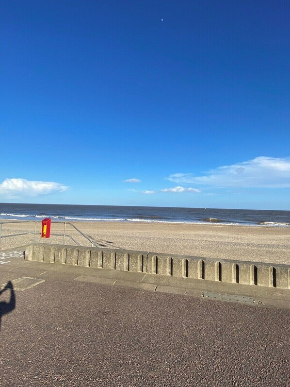 Beach nearby - Comfort Apt By Eason Stays Short Lets Lowestoft (Suffolk)