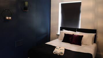 2 bedrooms, iron/ironing board, Internet, bed sheets