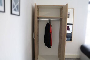 Interior - 2BR Apt By Eason Stays Short Lets Warrington (Warrington & St Helens)