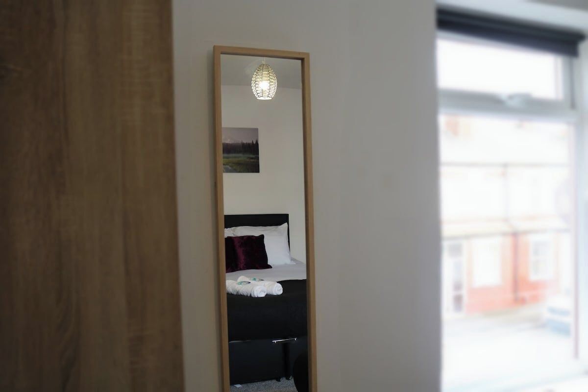 2 bedrooms, iron/ironing board, Internet, bed sheets