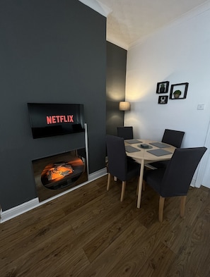 Dining - 2BR Apt By Eason Stays Short Lets Warrington (Warrington & St Helens)