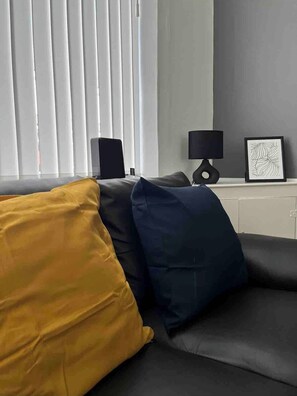 Interior - 2BR Apt By Eason Stays Short Lets Warrington (Warrington & St Helens)