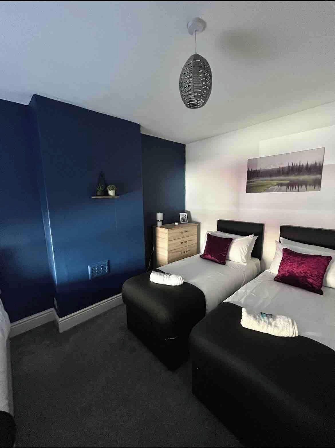 3 slaapkamers, een strijkplank/strijkijzer, wifi, beddengoed