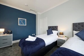 3 bedrooms, iron/ironing board, WiFi, bed sheets - Comfort 2BR By Eason Stays Short Lets Denton (Greater Manchester)