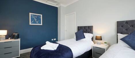 2 bedrooms, iron/ironing board, Internet, bed sheets