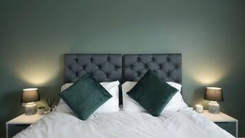 2 bedrooms, iron/ironing board, Internet, bed sheets