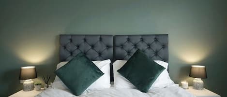 2 bedrooms, iron/ironing board, Internet, bed sheets