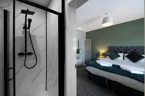 2 bedrooms, iron/ironing board, WiFi, bed sheets - The Perfect Mix of Comfort & Style | Crown Point (Greater Manchester)