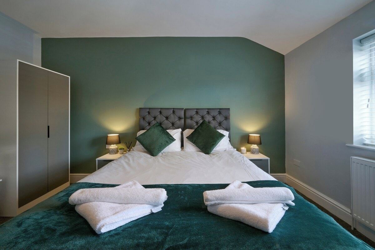 2 bedrooms, iron/ironing board, Internet, bed sheets