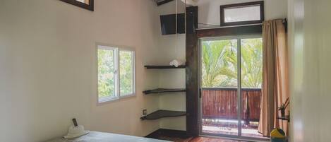 Desk, laptop workspace, WiFi (free)