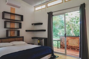Desk, laptop workspace, free WiFi - Pura Vida Surfers (Santa Teresa)
