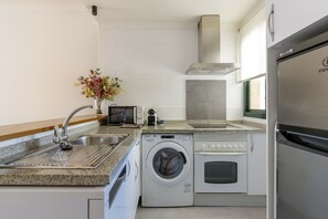 Refrigerador, microondas, horno y lavavajillas 
