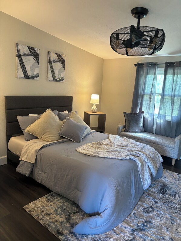 2 عدّة غرف نوم وواي فاي مجانًا وملاءات أسرّة