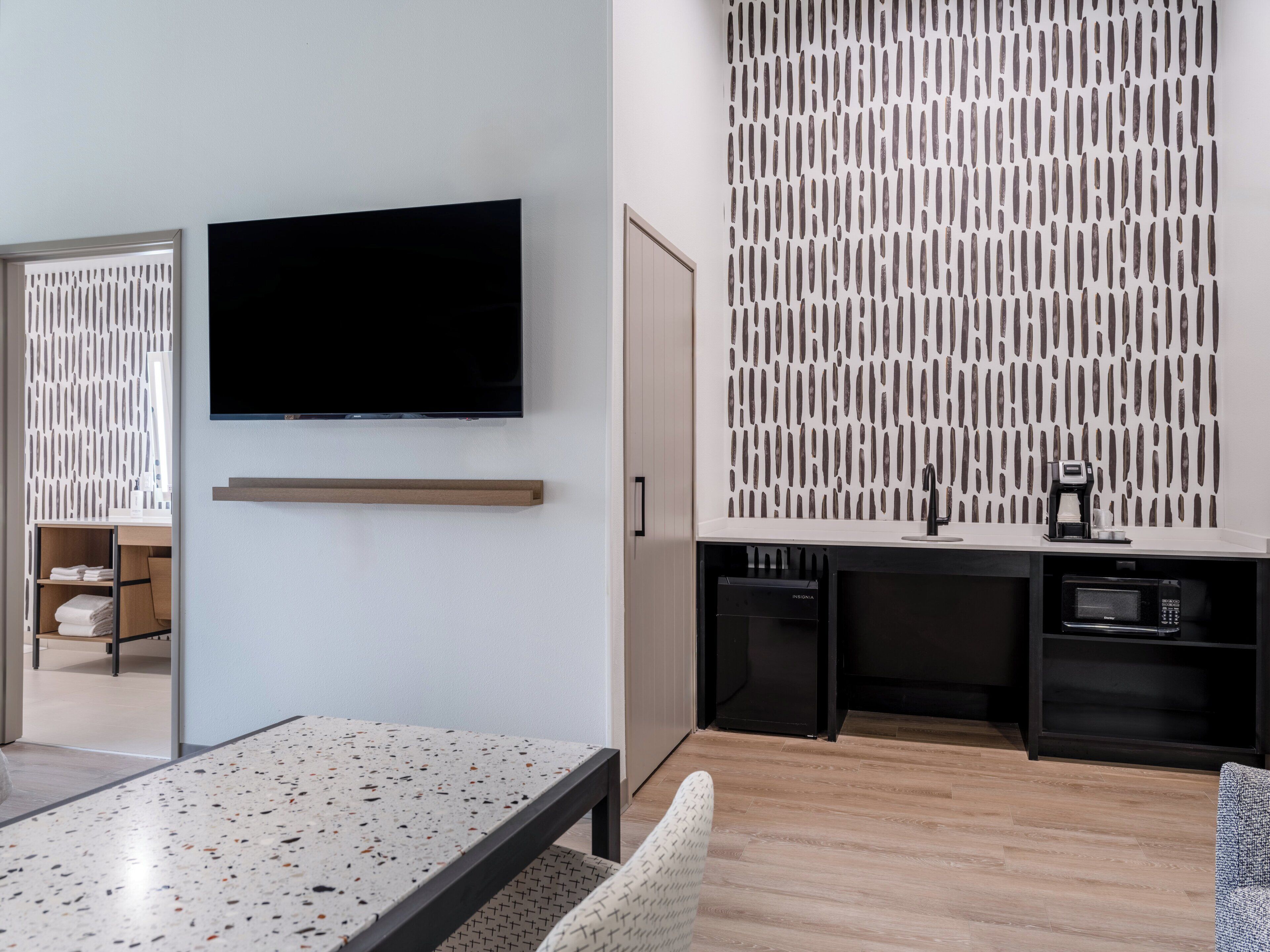 Safe på rommet, skrivebord og skrivebord for bærbar PC